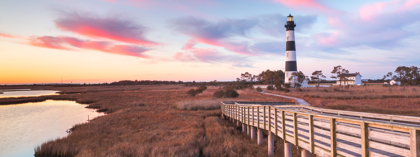 beautiful outer banks lighthouse